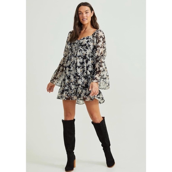 Peach Love California Dresses & Skirts - Peach Love California Boutique Long Sleeve Chiffon Floral Dress Size Medium